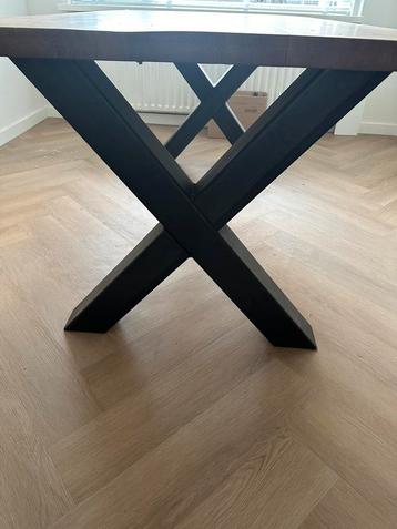 Mooie salon tafel en eettafel mango hout, stalen poten beschikbaar voor biedingen