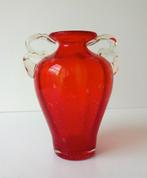 Glazen vaas helder en rood met twee dubbele oren 4864-g, Antiek en Kunst, Ophalen of Verzenden
