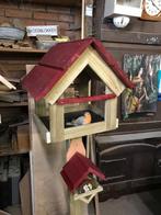 Voederhuisje op voet. met o,a  Rood, Zwart, Of Groen  Dak., Ophalen of Verzenden, Nieuw
