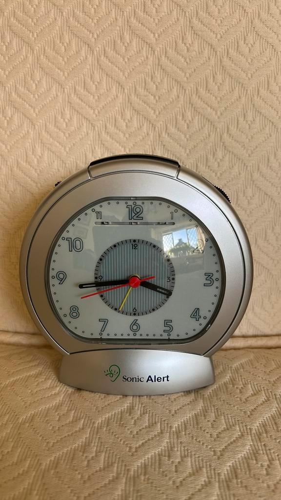 Sony Select Bomb analoge Wekker met Trilkussen, Witgoed en Apparatuur, Wekkers, Zo goed als nieuw, Analoog, Ophalen of Verzenden