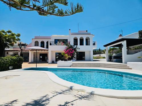 Grote villa op Ibiza te huur met 11 slaapkamers, Vakantie, Vakantiehuizen | Spanje, Ibiza of Mallorca, Landhuis of Villa, Dorp