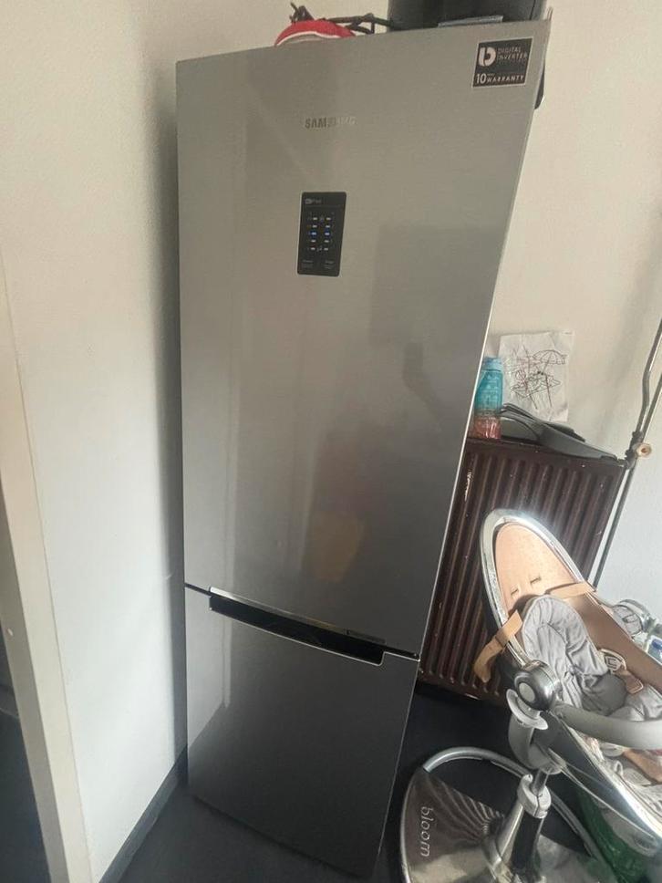 Samsung koelkast - €150, Witgoed en Apparatuur, Koelkasten en IJskasten, Gebruikt, Met vriesvak, 200 liter of meer, 160 cm of meer