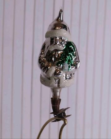 Oude kerstman met kerstboom op clip antiek ornament kerstbal beschikbaar voor biedingen