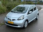 Toyota Aygo 5 deurs - elektrische ramen-airco-nieuw banden!, Auto's, Toyota, Voorwielaandrijving, Stof, Centrale vergrendeling