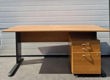 Bureau met ladenblok beschikbaar voor biedingen