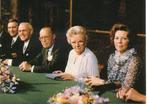 Ansichtkaart	Bernhard, Juliana & Beatrix	tekenen abdicatie, Verzenden, 1980 tot heden, Ongelopen, Sterren en Beroemdheden