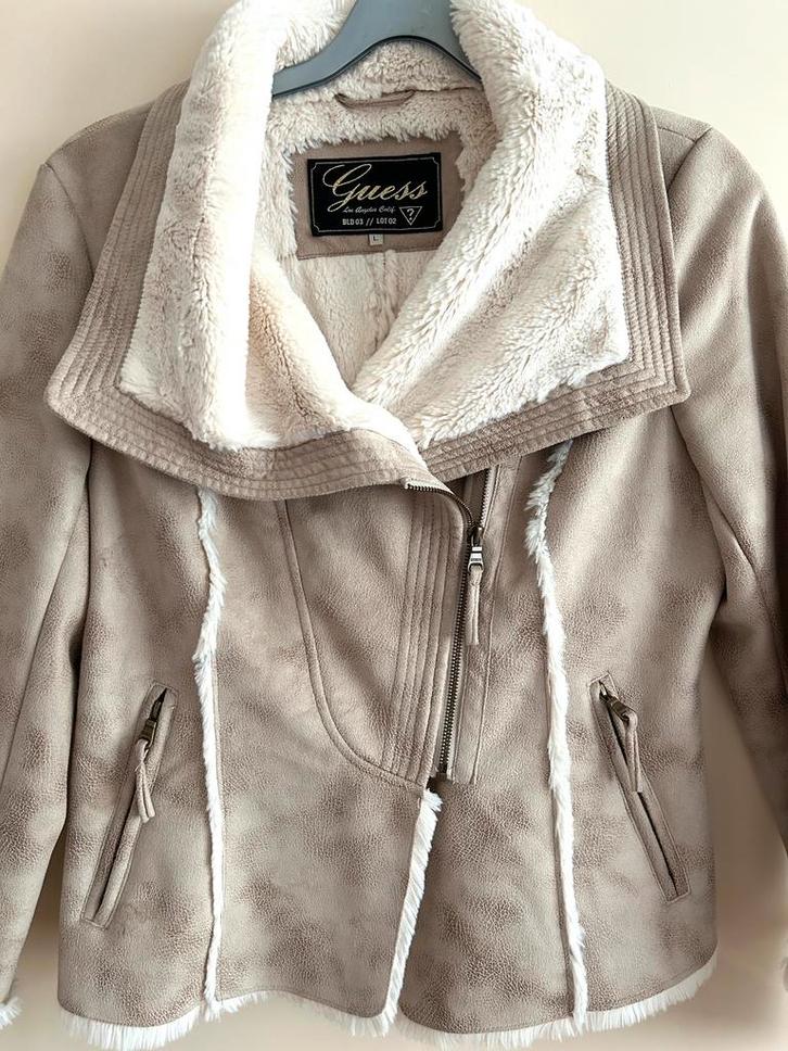 Guess damesjas winter in moto stijl faux suede en bont beige, Kleding | Dames, Jassen | Winter, Zo goed als nieuw, Maat 38/40 (M)