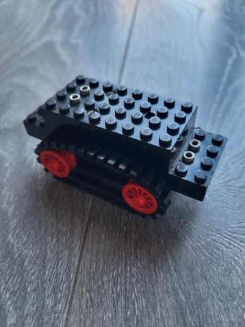 Lego (trein) 4,5 Volt motor met wielen en rupsbanden.  beschikbaar voor biedingen