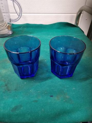 waterglas blauw beschikbaar voor biedingen