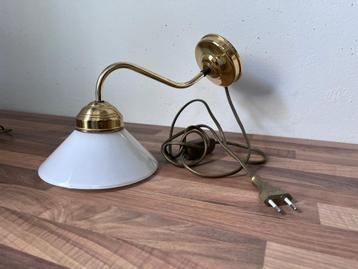 Vintage wandlampje | messing & melkglas beschikbaar voor biedingen