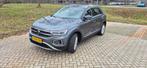 Volkswagen T-Roc 1.5 TSI 150pk 7-DSG 2023 Grijs afn trekhaak, Auto's, 65 €/maand, 1498 cc, 4 cilinders, Navigatiesysteem