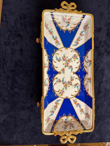 Saksisch Dresden cakeschaal 40 lang 15 breedte met bladgoud beschikbaar voor biedingen