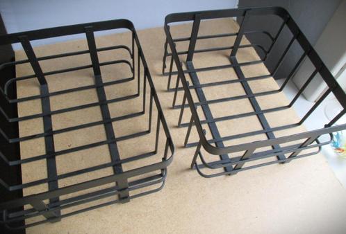 Mand~Manden~Zwarte metalen Mandjes~Nieuw~19 x 20 en 10 hoog, Huis en Inrichting, Woonaccessoires | Schalen en Manden, Nieuw, Mand