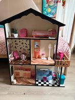 Houten Barbiehuis incl. Inboedel, Ophalen, Zo goed als nieuw, Poppenhuis