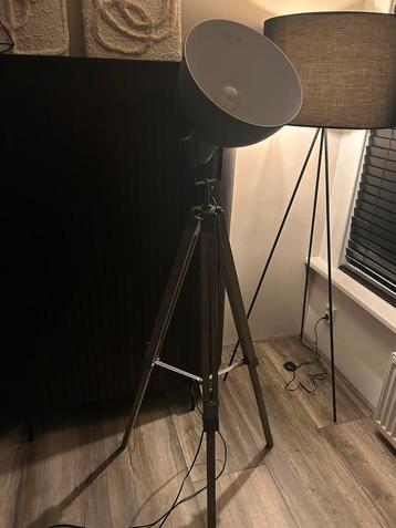 Industriële vloerlamp grijs met hout