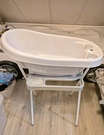 Kinderbad met Standaard & Thermometer beschikbaar voor biedingen