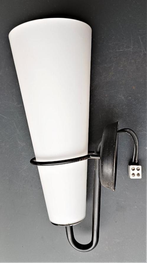 vintage wandlamp in de stijl van Raak Amsterdam, Huis en Inrichting, Lampen | Wandlampen, Gebruikt, Glas, Metaal, Overige materialen