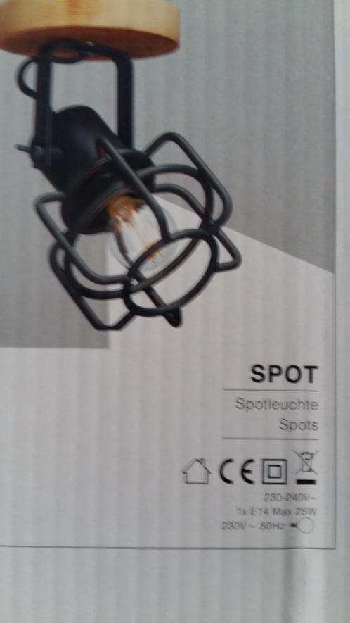 mooie nieuwe metalen 1-lichts spot op houten plankje, Huis en Inrichting, Lampen | Spots, Nieuw, Plafondspot of Wandspot, Ophalen of Verzenden