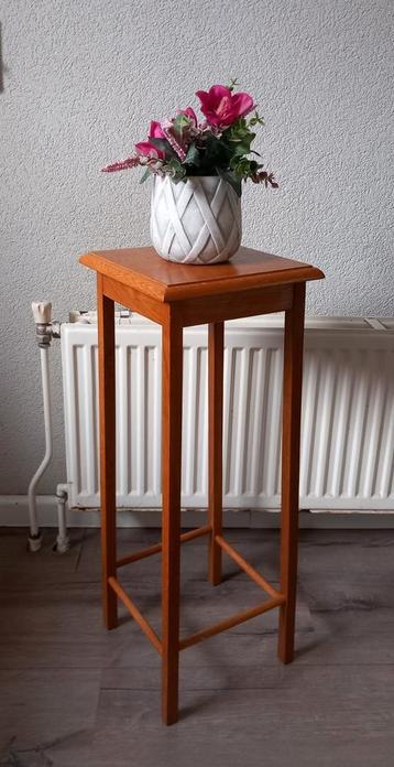 Eiken plantentafeltje / bijzettafeltje beschikbaar voor biedingen