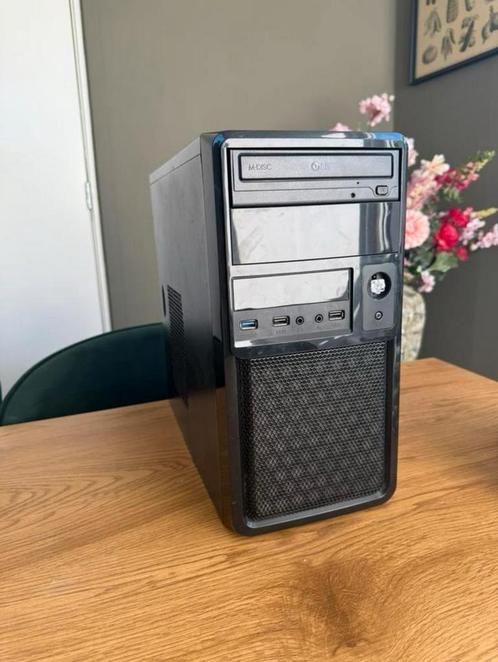 Gaming desktop pc ( LET OP ZONDER OPSLAG EN WERKGEHEUGEN), Computers en Software, Desktop Pc's, Gebruikt, 3 tot 4 Ghz, Met videokaart