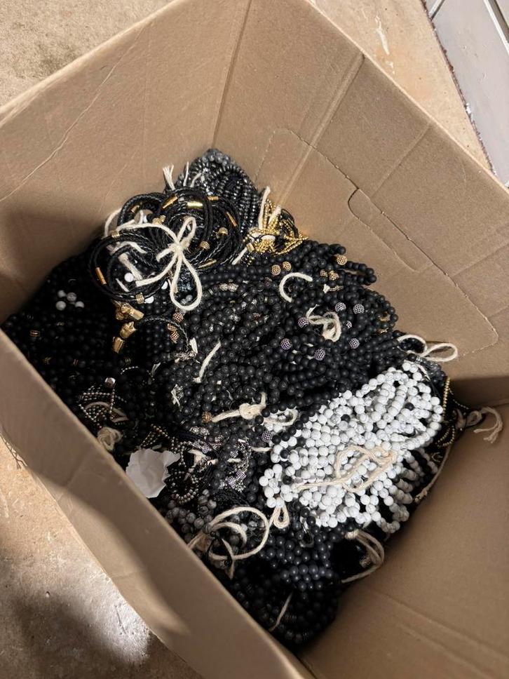 500 armbanden te koop - nieuw - verschillende armbandjes, Sieraden, Tassen en Uiterlijk, Armbanden, Nieuw, Overige materialen