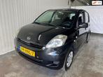 Daihatsu Sirion 2 1.0-12V Premium, Auto's, Voorwielaandrijving, Gebruikt, Zwart, Bedrijf
