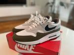 Nike Air Max 1 White/Black/Olive - Maat 45 Nieuwstaat, Ophalen of Verzenden, Nieuw, Wit, Sneakers of Gympen