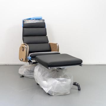 1x Vitra Eames Set EA 222 + 223 SoftPad Zwart - Chroom Nieuw beschikbaar voor biedingen