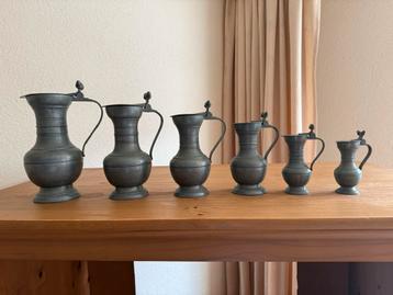 Antieke Tinnen Vaasjes Set met Asbak beschikbaar voor biedingen