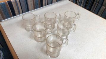 6 Plastic bekers beschikbaar voor biedingen