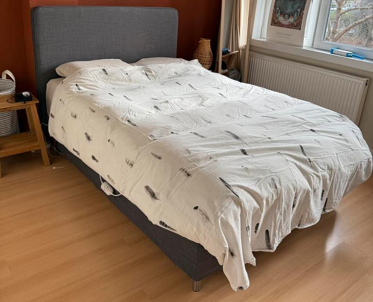 Ikea boxspring grijs 140x200 cm ZSM OPHALEN, Huis en Inrichting, Slaapkamer | Complete slaapkamers, Gebruikt, Tweepersoons, Ophalen