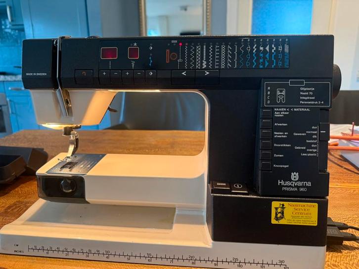 Husqvarna Prisma 960 Zweedse top naaimachine voor onderdelen, Hobby en Vrije tijd, Naaimachines en Toebehoren, Gebruikt, Naaimachine