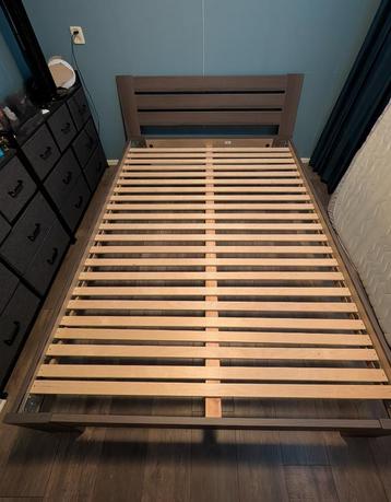 Bed inclusief lattenbodem, 140 bij 200