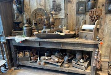Old barn sidetable beschikbaar voor biedingen
