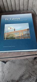 De fabriek de geschiedenis van onze suikerfabriek, Boeken, Ophalen of Verzenden, 20e eeuw of later, Zo goed als nieuw
