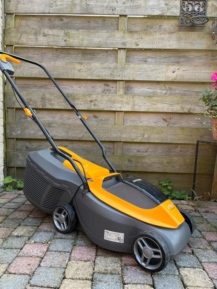 Accu grasmaaier, Tuin en Terras, Grasmaaiers, Zo goed als nieuw, Elektrische grasmaaier, 30 t/m 39 cm, Cirkelmaaier, Opvangzak