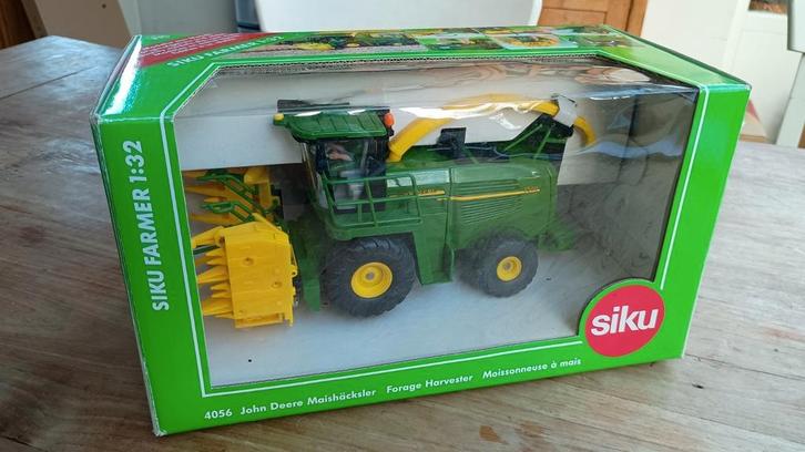 Siku John Deere 7500 Mais hakselaar in nieuwstaat., Hobby en Vrije tijd, Modelauto's | 1:32, Zo goed als nieuw, Tractor of Landbouw