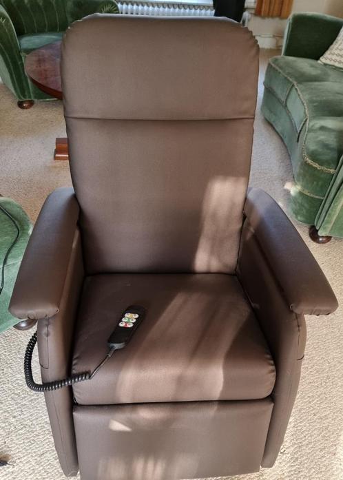 Elektrisch verstelbare stoel, Huis en Inrichting, Fauteuils, Zo goed als nieuw, Stof, 50 tot 75 cm, 75 tot 100 cm, Ophalen