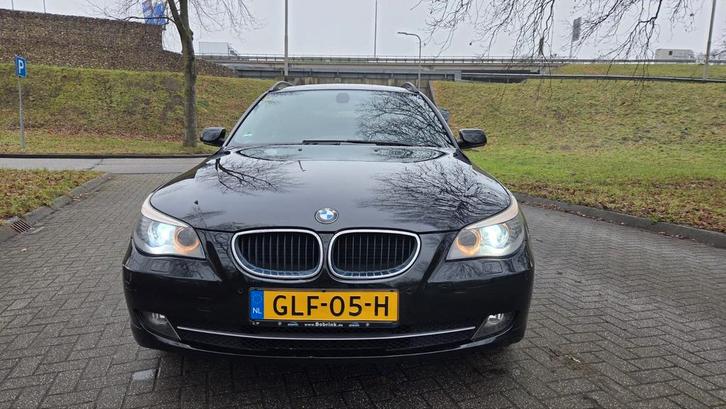 BMW 520i Touring met luxe opties, Auto's, BMW, Particulier, 5-Serie, Benzine, Stationwagon, Handgeschakeld, Geïmporteerd, Zwart