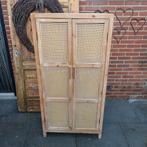 Webbing Kast, Ophalen