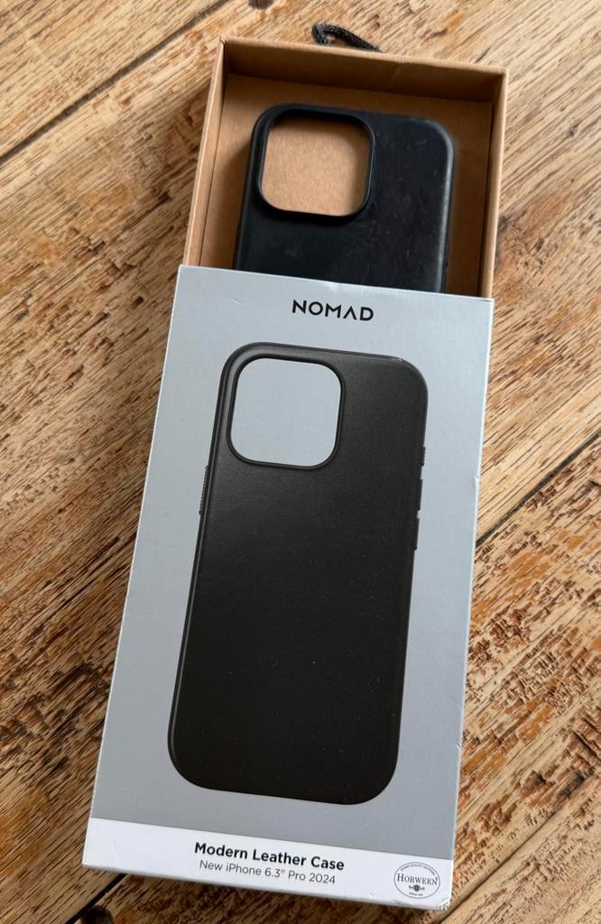 Nomad Modern Horween MagSafe iPhone 16 pro, Telecommunicatie, Mobiele telefoons | Hoesjes en Frontjes | Apple iPhone, Zo goed als nieuw