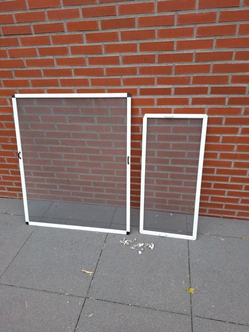Twee raamhorren, gaas is heel, 42 bij 89, 86 bij 102 cm, Doe-het-zelf en Verbouw, Deuren en Horren, Gebruikt, Overige typen, Minder dan 200 cm