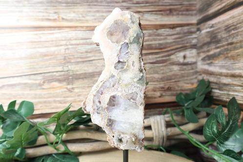 Roze Amethist op standaard mineraal edelsteen, Verzamelen, Mineralen en Fossielen, Mineraal, Ophalen of Verzenden