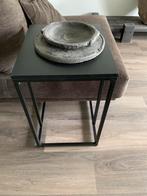 Zwarte bijzettafel € 25,00, Huis en Inrichting, Minder dan 55 cm, Zo goed als nieuw, Rechthoekig, Hout