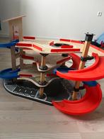 Houten garage, nig zeer goed en weinig gebruiikt., Kinderen en Baby's, Speelgoed | Houten speelgoed, Ophalen of Verzenden, Zo goed als nieuw
