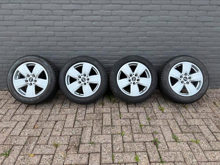 MINI F54 Clubman 16” winterset Pirelli, Auto-onderdelen, Banden en Velgen, Banden en Velgen, Winterbanden, 16 inch, 205 mm, Personenwagen