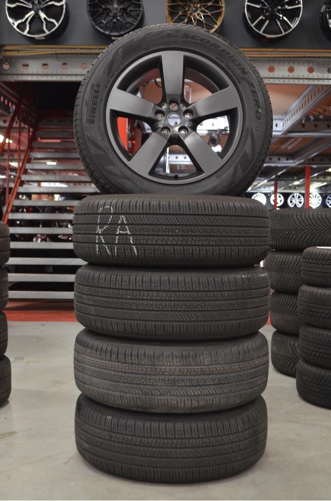 Org. 20" Land Rover Defender Velgen + Zomerbanden + TPMS, Auto-onderdelen, Banden en Velgen, Banden en Velgen, Zomerbanden, 20 inch