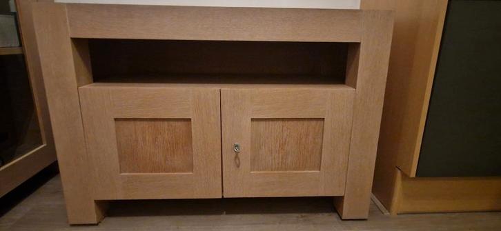 Blank Eiken TV Meubel met Slot, Huis en Inrichting, Kasten | Dressoirs, Zo goed als nieuw, 100 tot 150 cm, 25 tot 50 cm, Met deur(en)