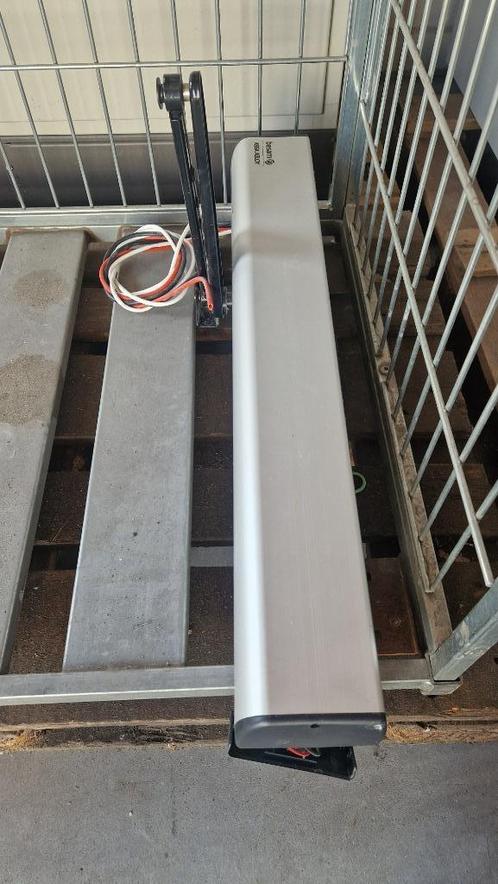 Elektrische deurdranger Assa Abloy ( 111 ), Doe-het-zelf en Verbouw, Hang- en Sluitwerk, Gebruikt, Overige typen, IJzer, Ophalen