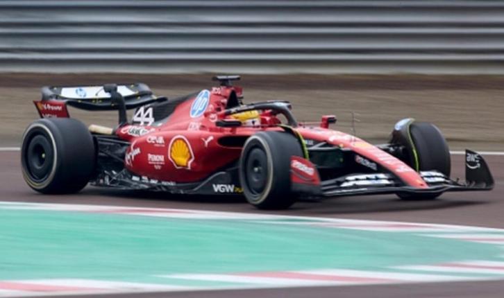 Lewis Hamilton Ferrari Fiorano Test 2023 Looksmart 1:18, Hobby en Vrije tijd, Modelauto's | 1:18, Nieuw, Auto, Overige merken